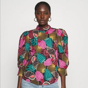 Like new farm rio blouse